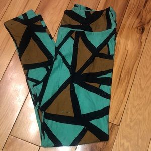 LuLaRoe Tall & Curvy leggings